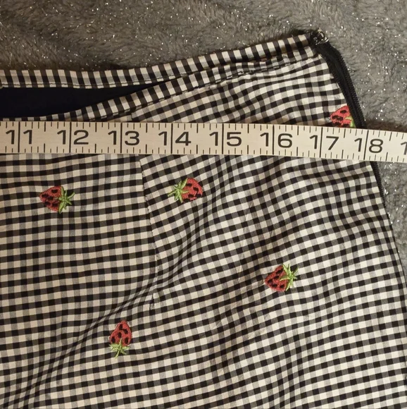 Peter Martin Black & White Checkered Pants with Fun Strawberry Accents - Size 12 - Picture 4 of 6